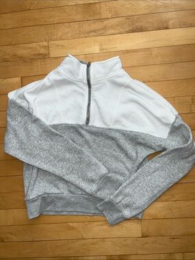Cowl & Turtleneck Two-Tone Half-Zip Sweater - White & Light Gray
